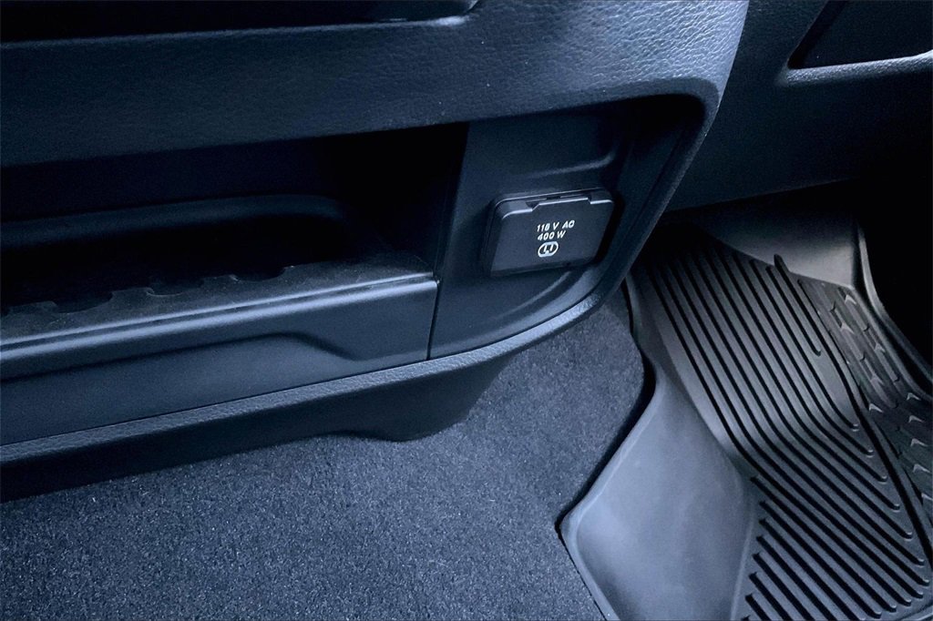 Used 2024 RAM 3500 Tradesman w/ Chrome Appearance Group image 25