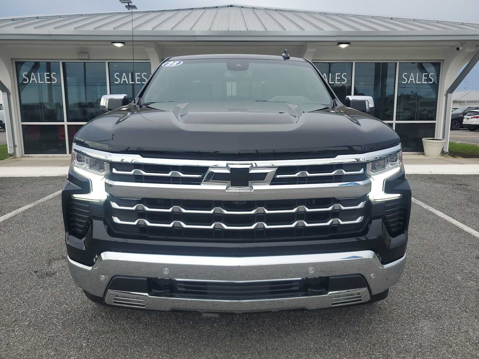 Used 2023 Chevrolet Silverado 1500 LTZ w/ LTZ Convenience Package II AWD/4WD image 12