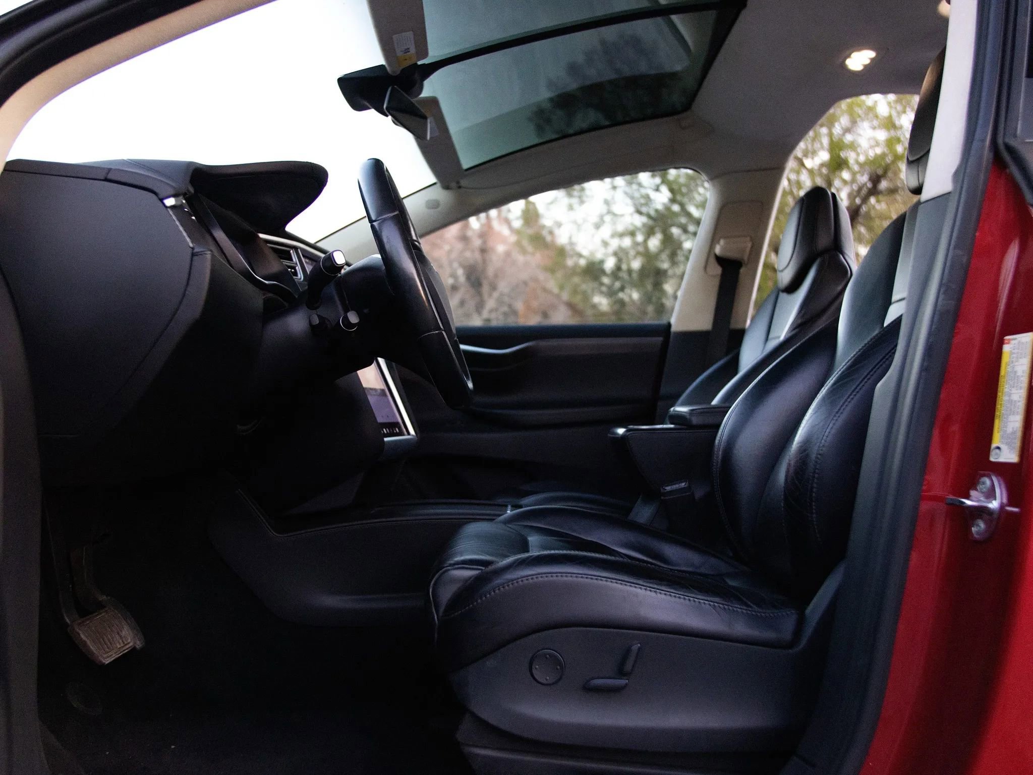 Used 2017 Tesla Model X 75D AWD/4WD image 32