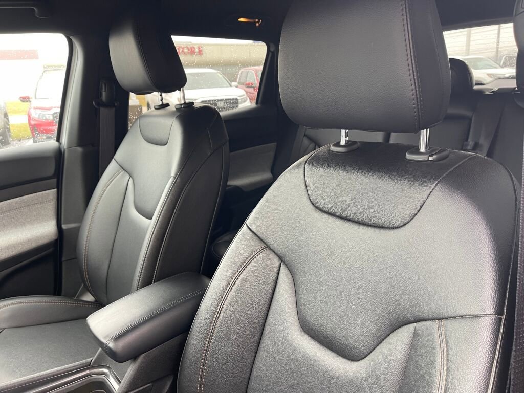 Used 2024 Jeep Compass Latitude image 6