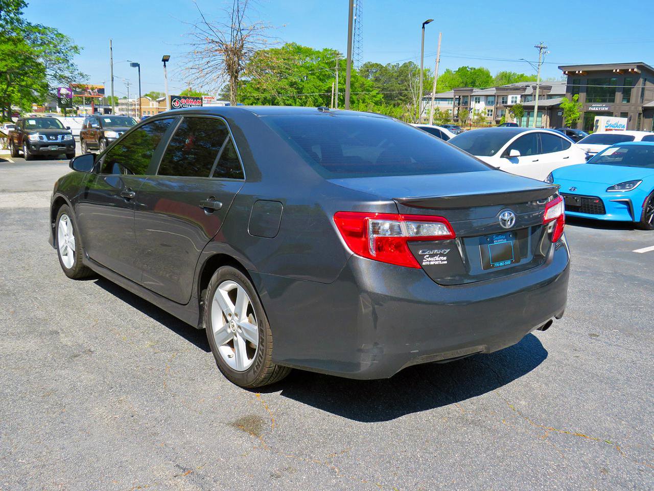 Used 2012 Toyota Camry SE FWD image 9