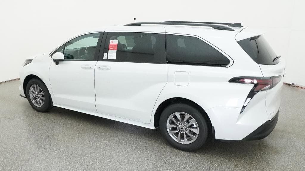 New 2026 Toyota Sienna XLE image 13