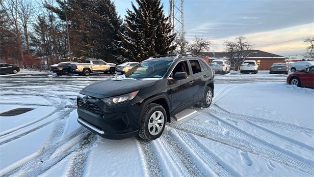 Used 2021 Toyota RAV4 LE image 2