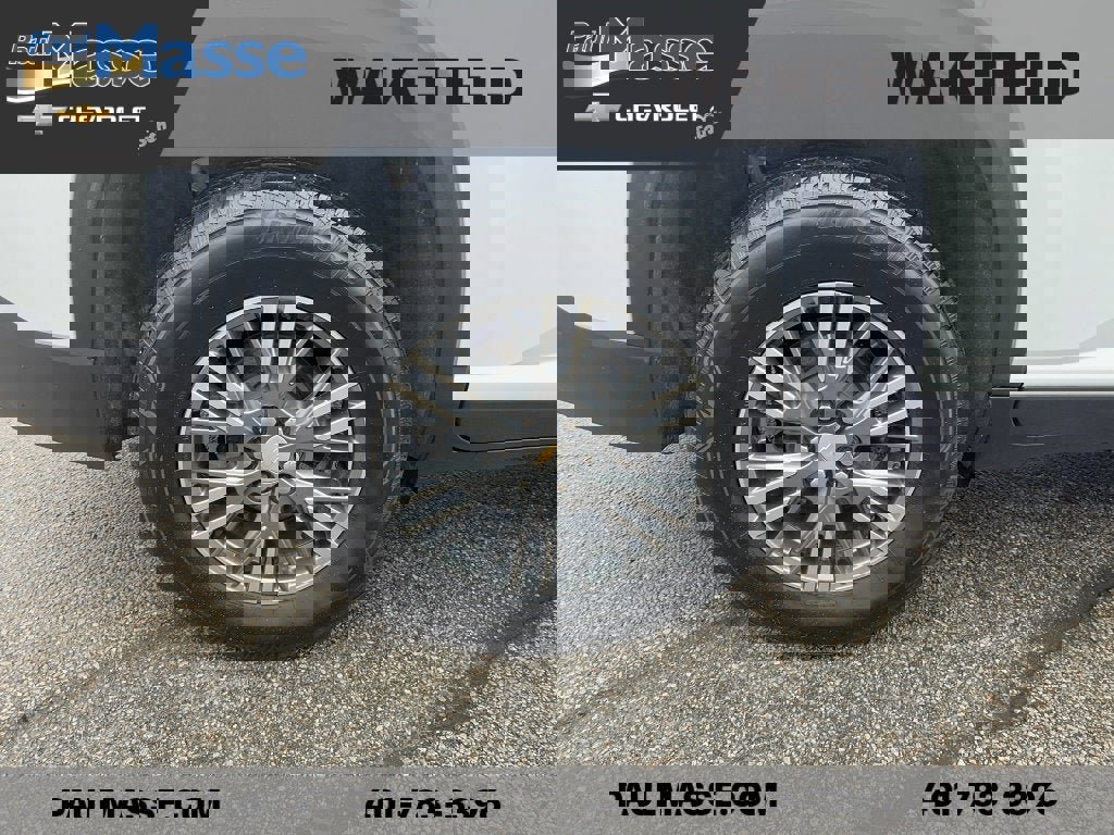 Used 2024 Chevrolet Traverse LS image 12