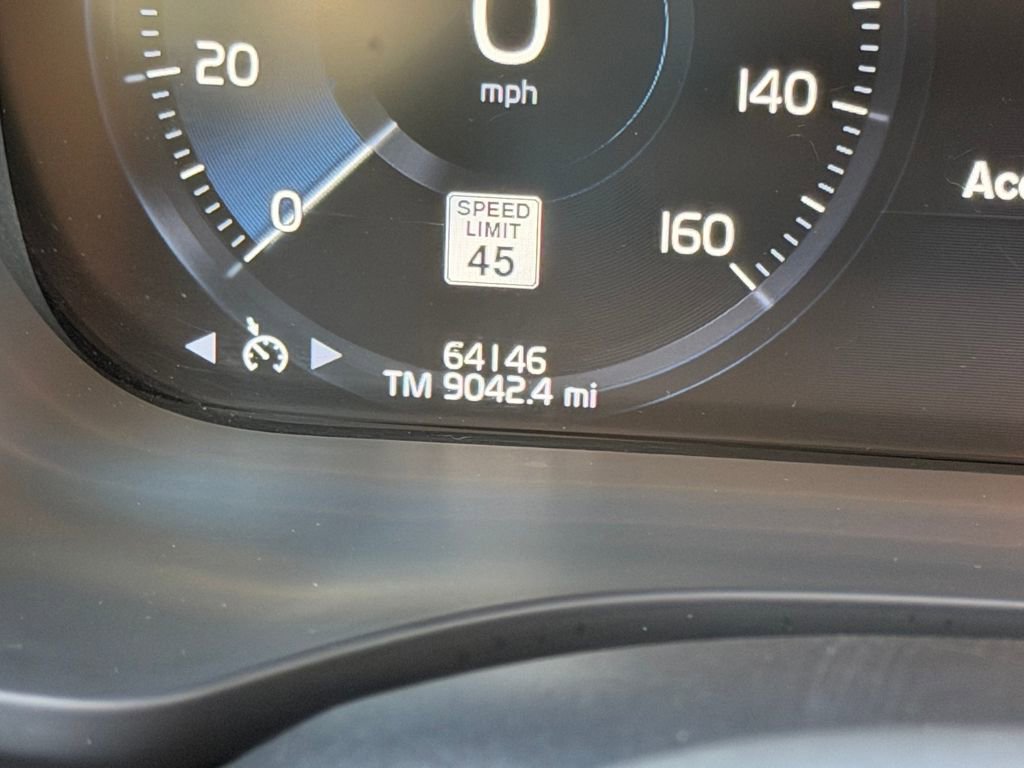 Used 2020 Volvo XC60 T6 Momentum image 21