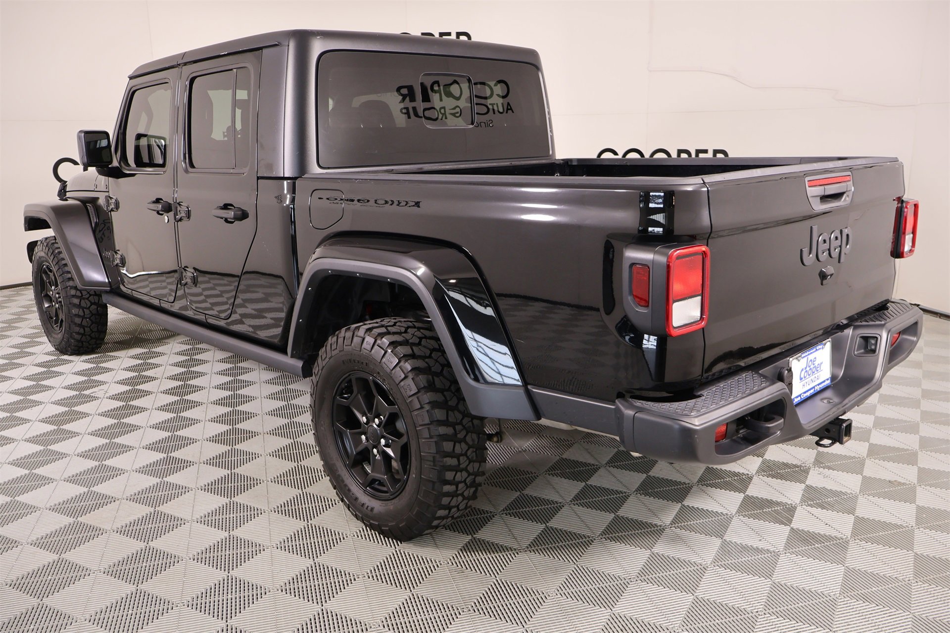 Used 2023 Jeep Gladiator Willys image 22