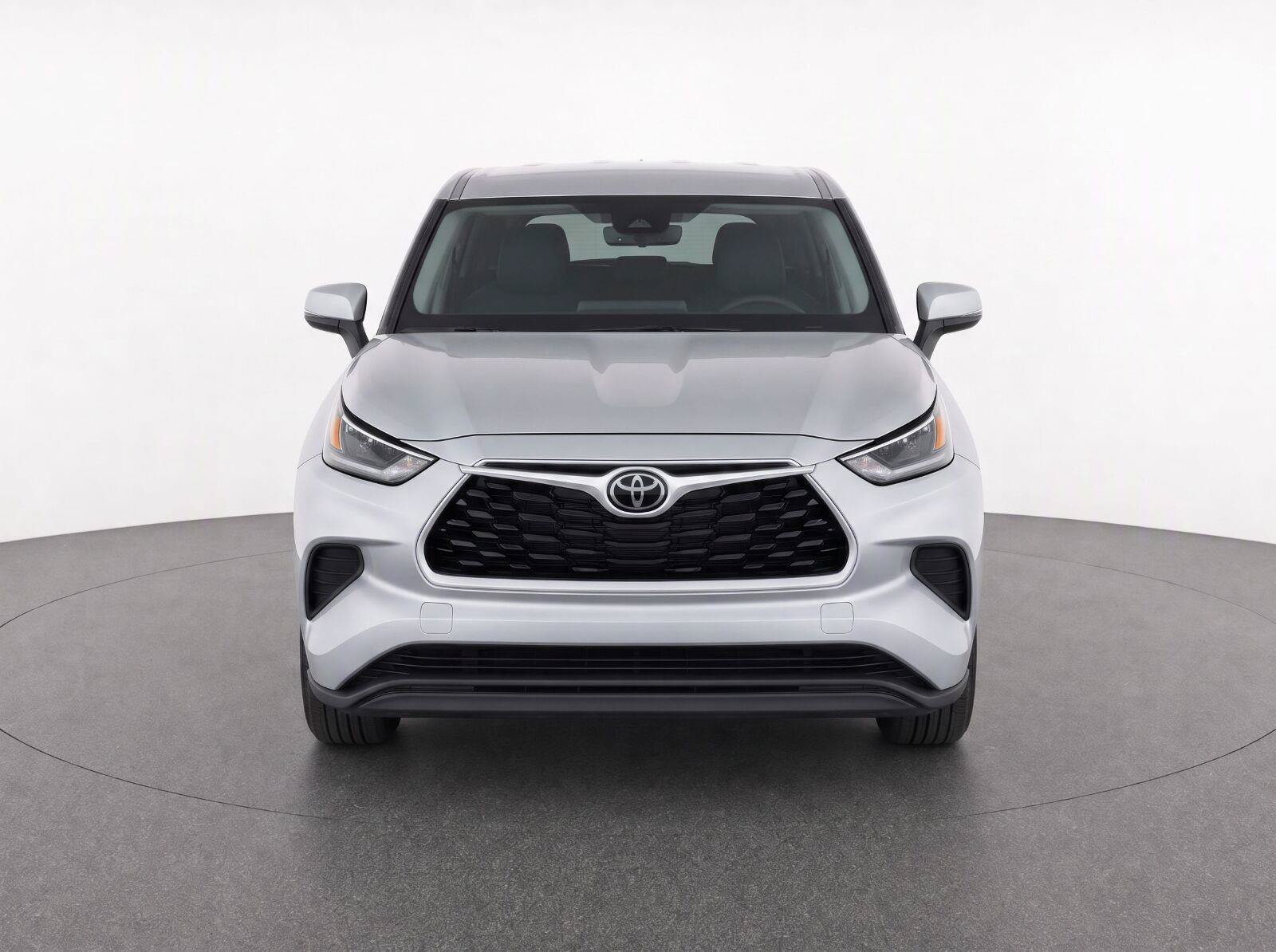 Used 2021 Toyota Highlander L FWD image 5