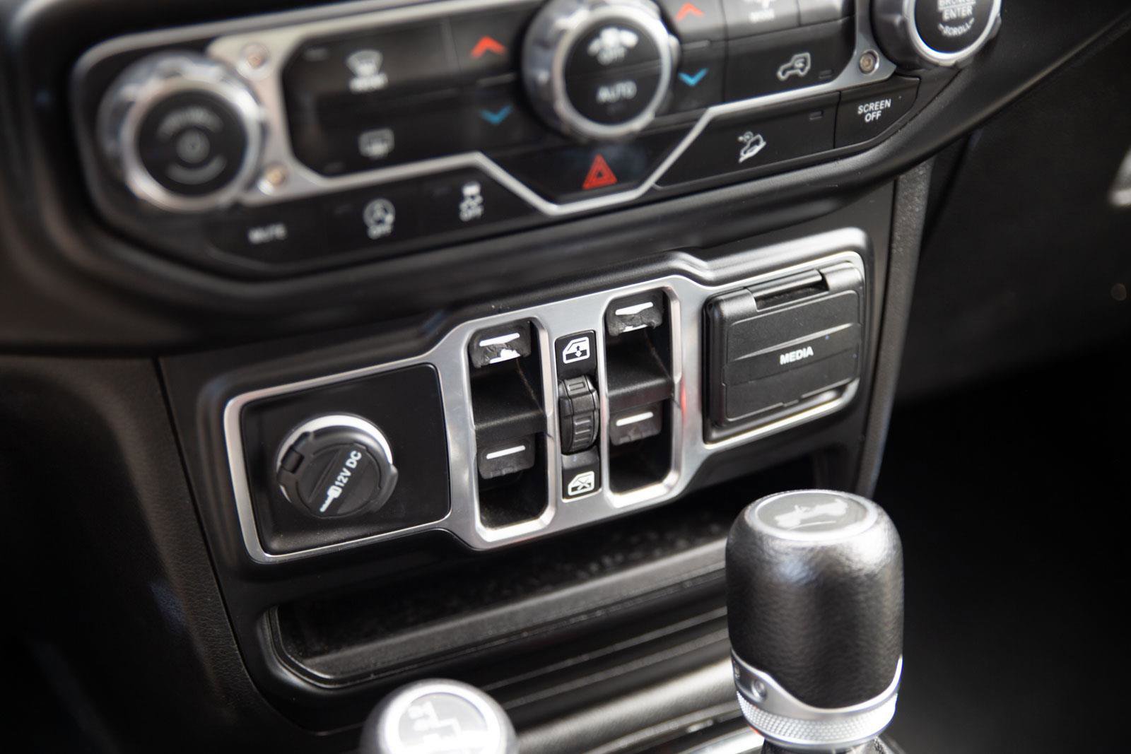 Used 2020 Jeep Wrangler Unlimited Sahara image 11