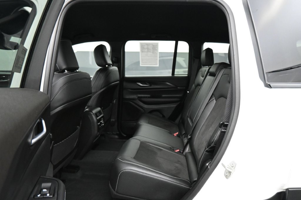Used 2023 Jeep Grand Cherokee Altitude RWD image 18
