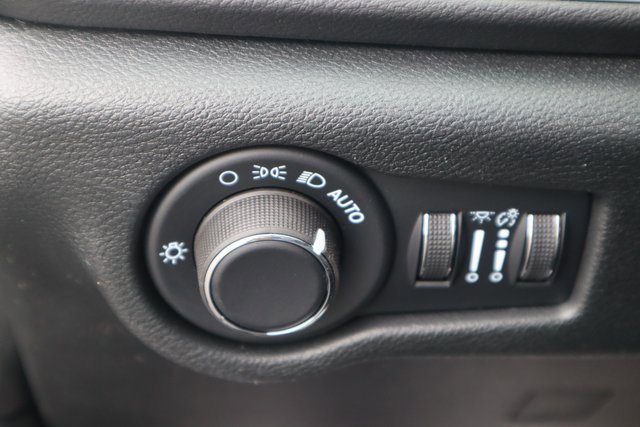 New 2026 Chrysler Voyager LX image 9