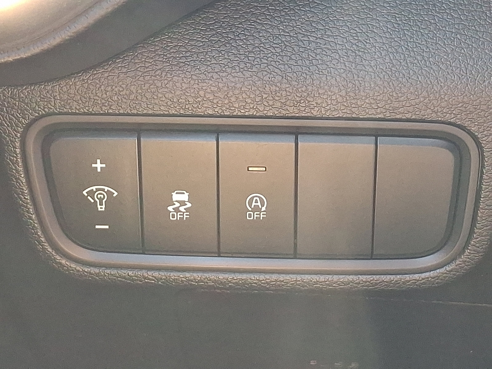 Used 2025 Kia Soul LX w/ LX Technology Package FWD image 25