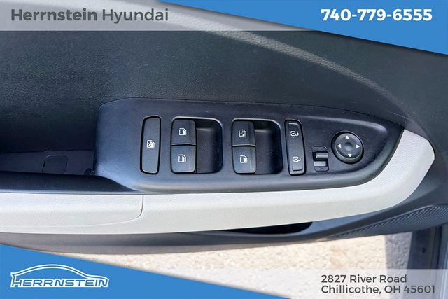 Used 2024 Hyundai Venue SEL FWD image 15