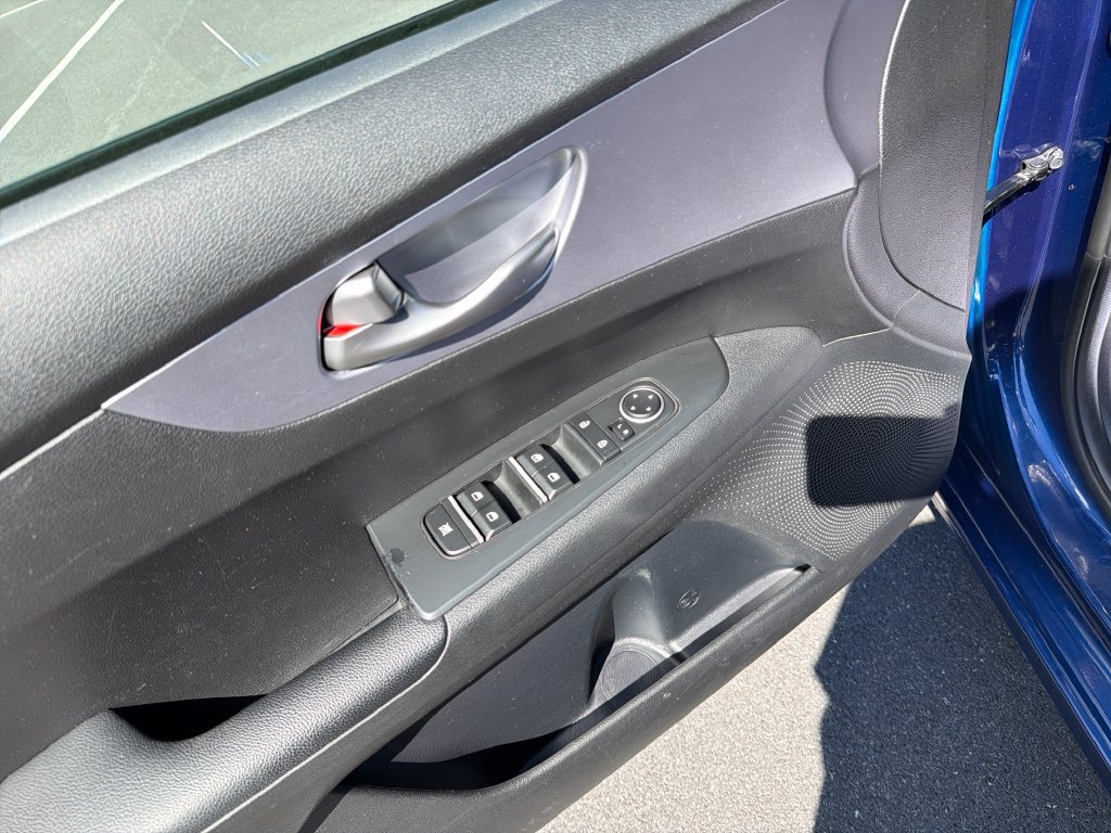 Used 2022 Kia Forte LXS w/ LXS Technology Package FWD image 16