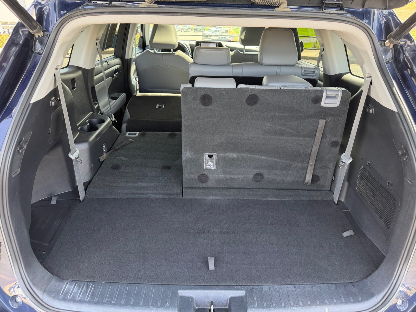 Used 2020 Toyota Highlander XLE AWD/4WD image 32