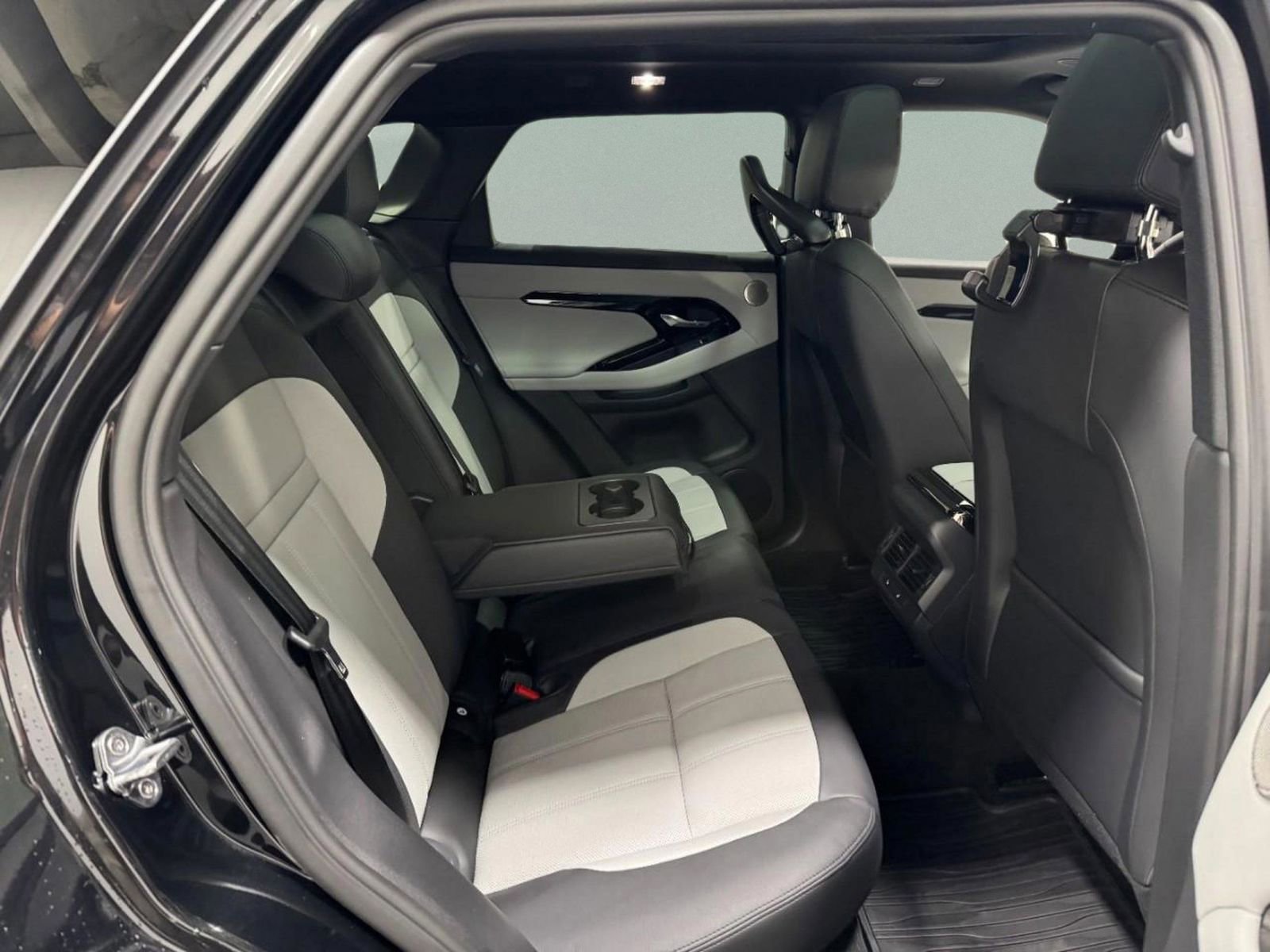 New 2026 Land Rover Range Rover Evoque Dynamic SE image 9