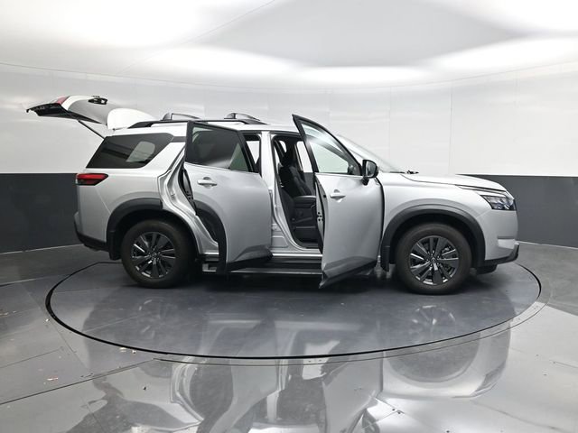 Used 2024 Nissan Pathfinder SV image 58