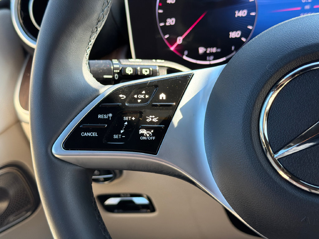Used 2024 Mercedes-Benz GLC 300 4MATIC image 23