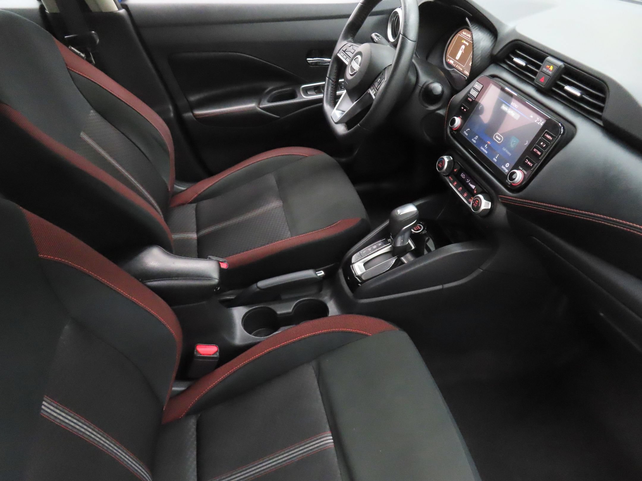 Used 2024 Nissan Versa SR FWD image 24