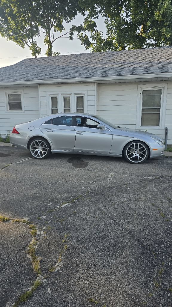Used 2008 Mercedes-Benz CLS 550 w/ Sport Package image 4