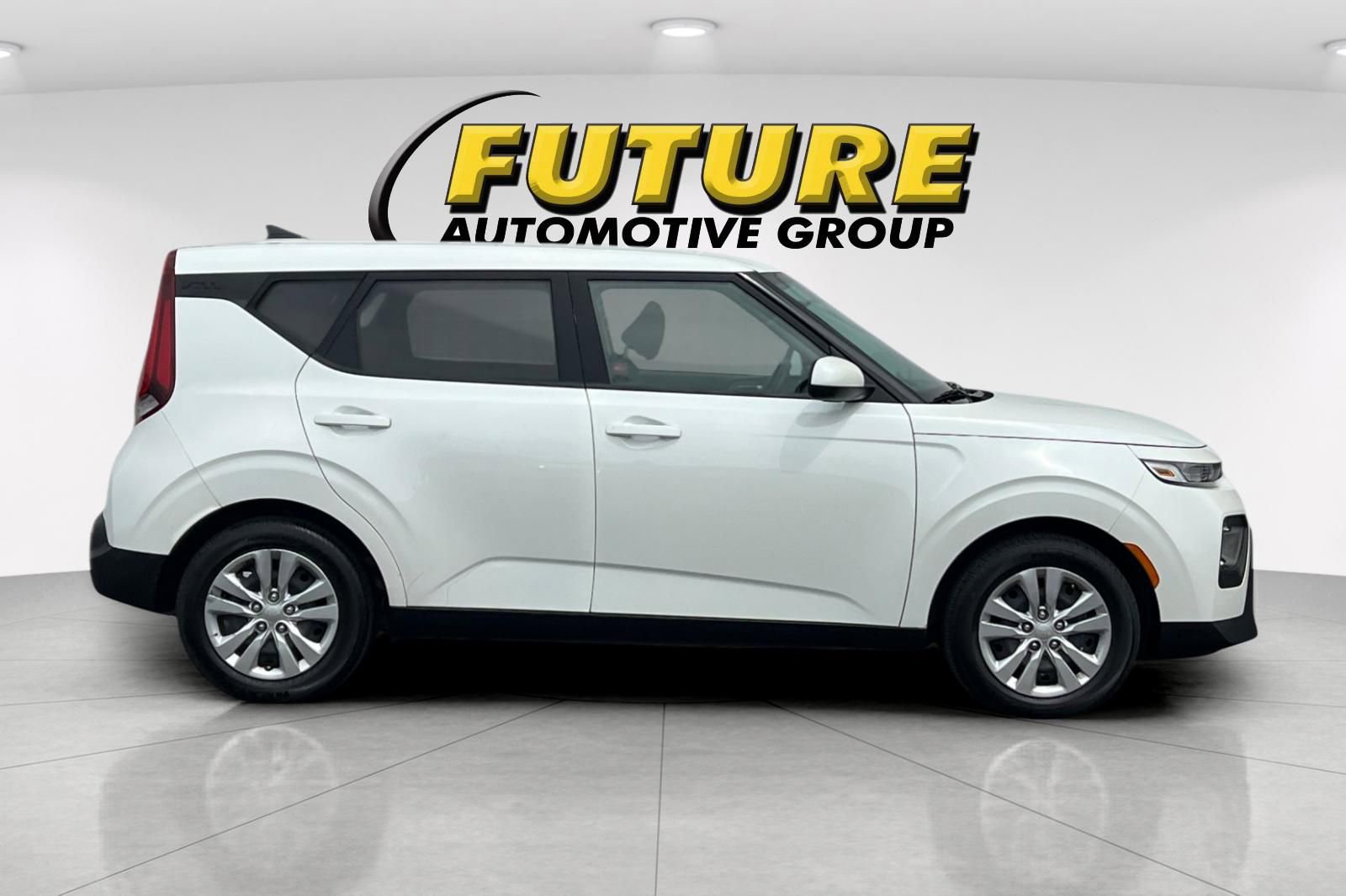 Certified 2022 Kia Soul LX FWD image 3