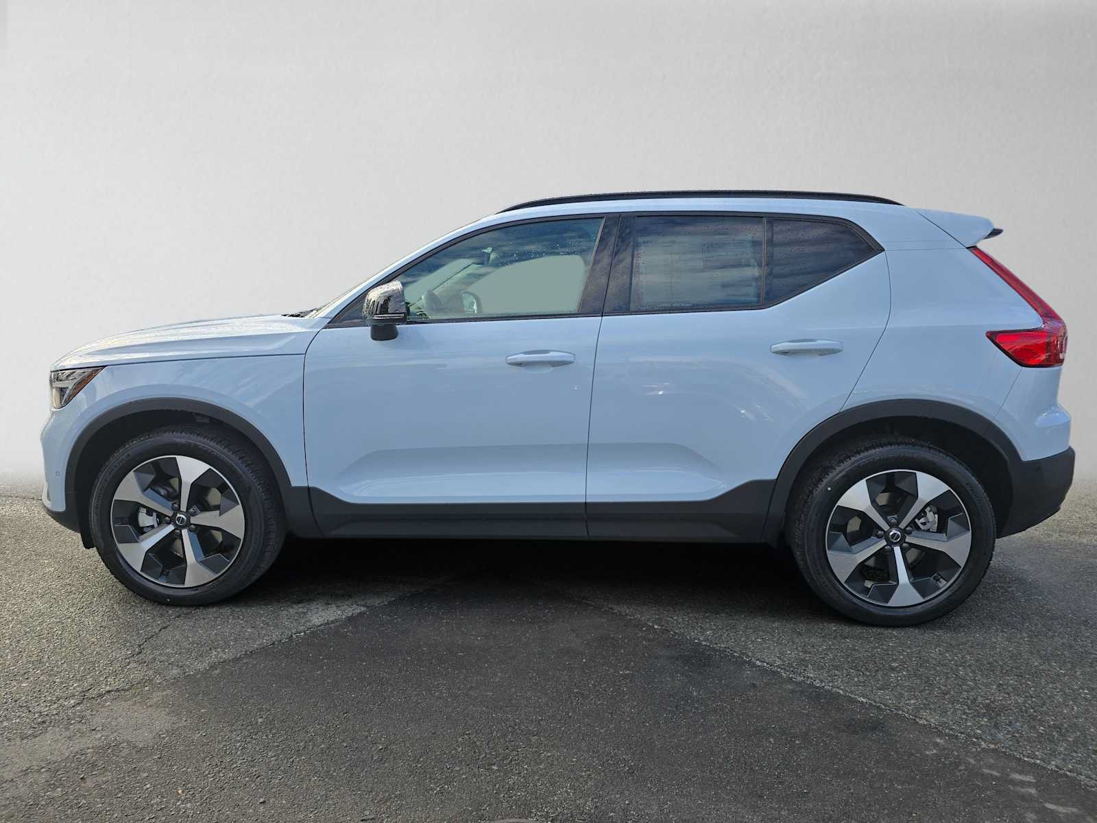 New 2026 Volvo XC40 B5 Plus w/ Protection Package Premier AWD/4WD image 6