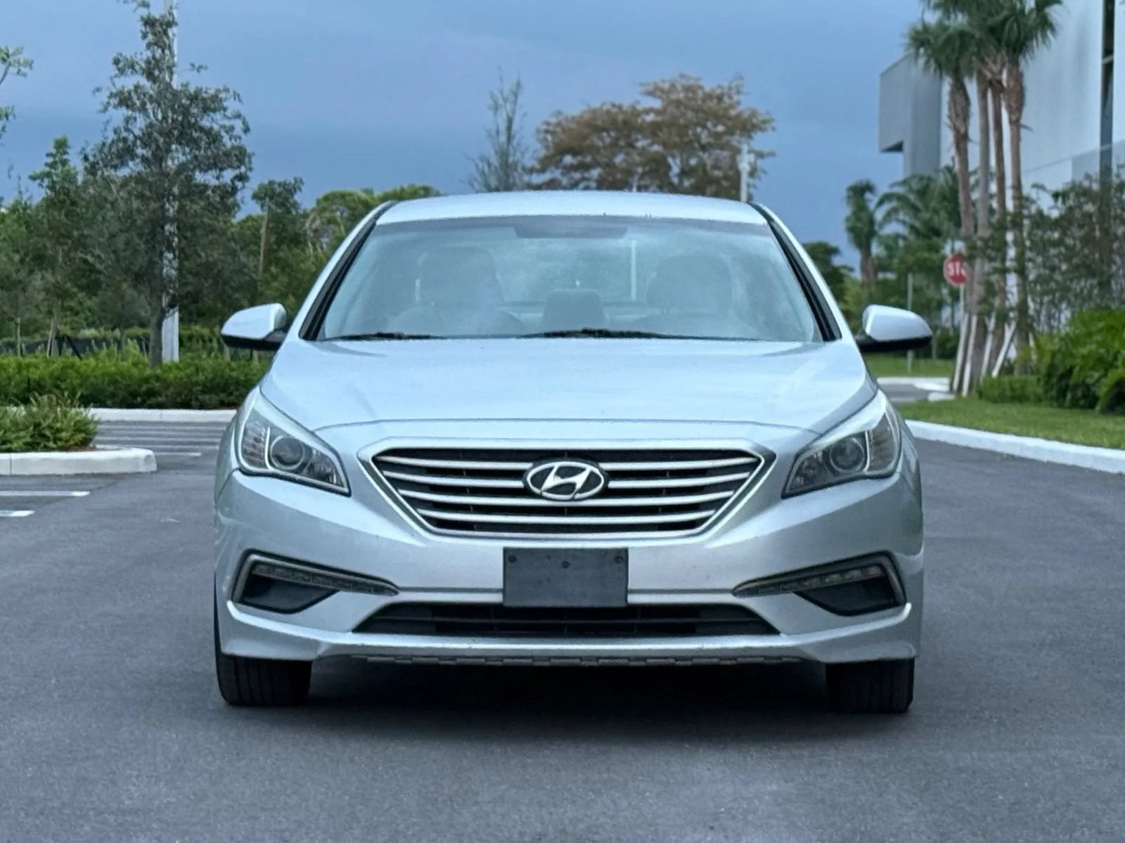 Used 2015 Hyundai Sonata SE FWD image 2