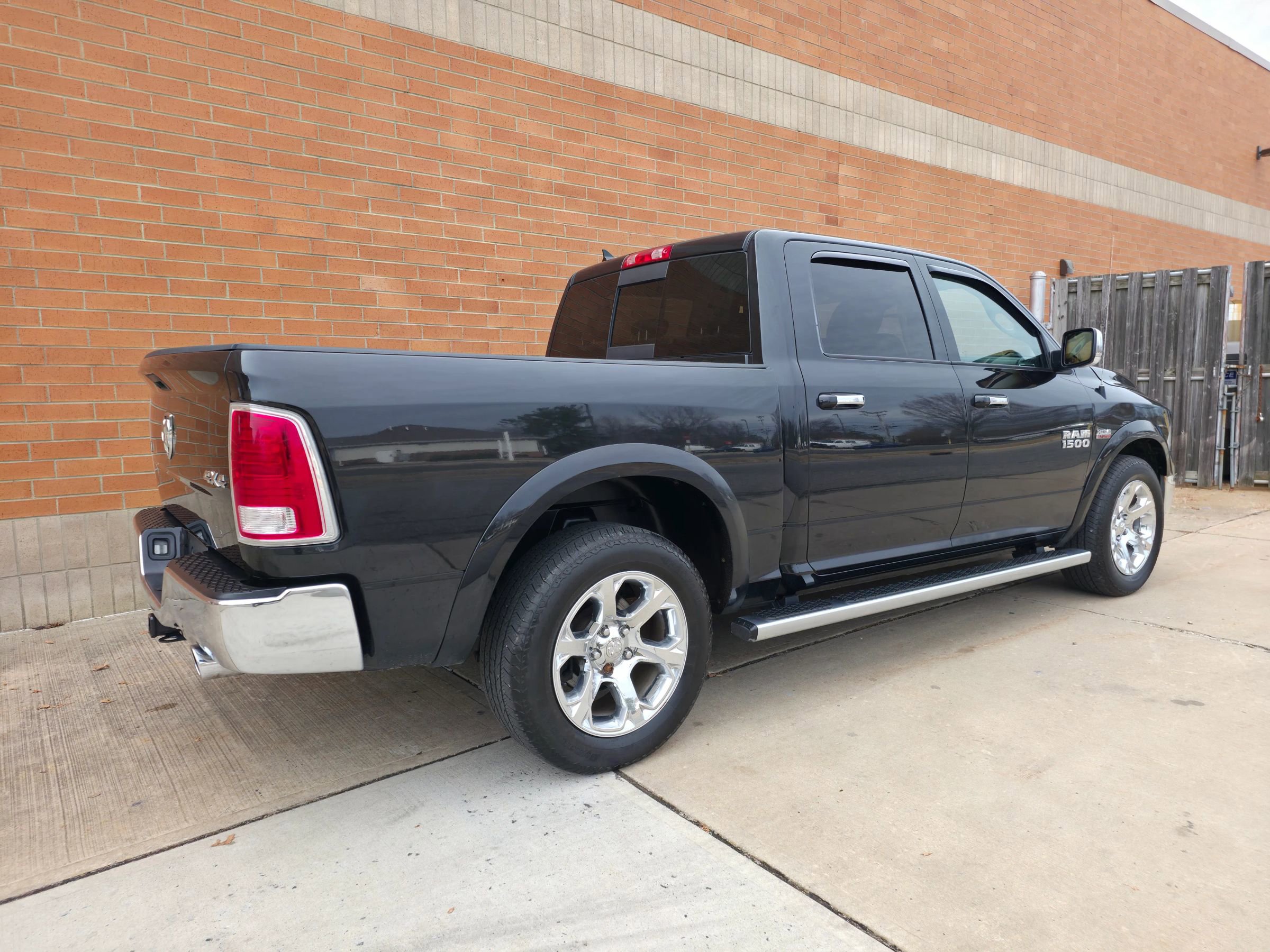 Used 2016 RAM 1500 Laramie w/ Convenience Group AWD/4WD image 6