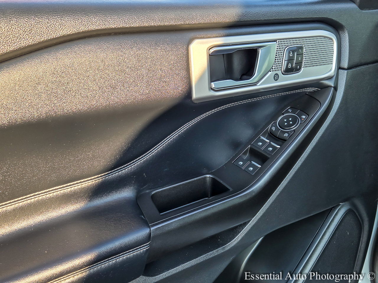 Used 2020 Ford Explorer Limited AWD/4WD image 14