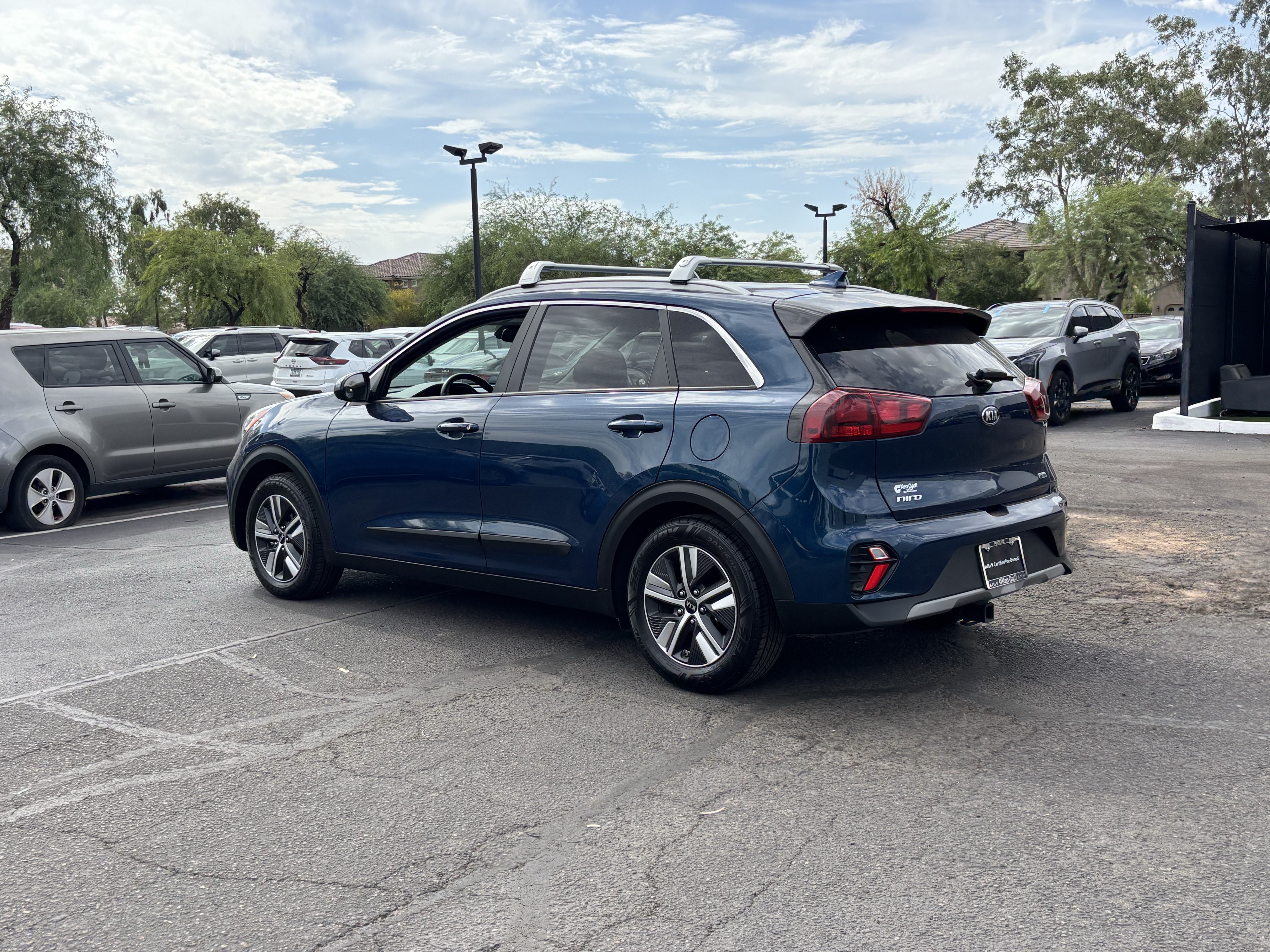Used 2020 Kia Niro LXS FWD image 4