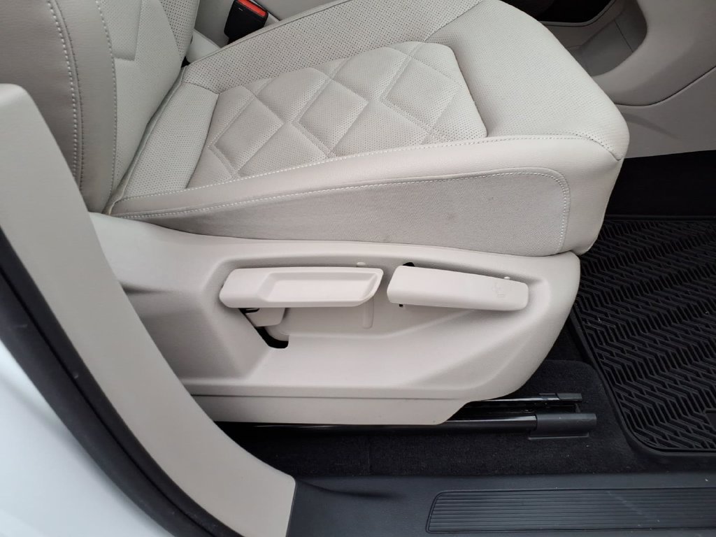 Used 2025 Volkswagen Atlas SE FWD image 13
