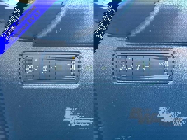 New 2026 Chevrolet Equinox EV LT image 11