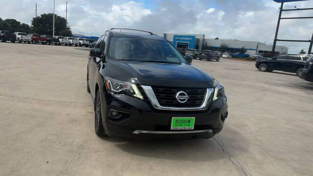 Used 2017 Nissan Pathfinder Platinum w/ Family Entertainment Package AWD/4WD image 3