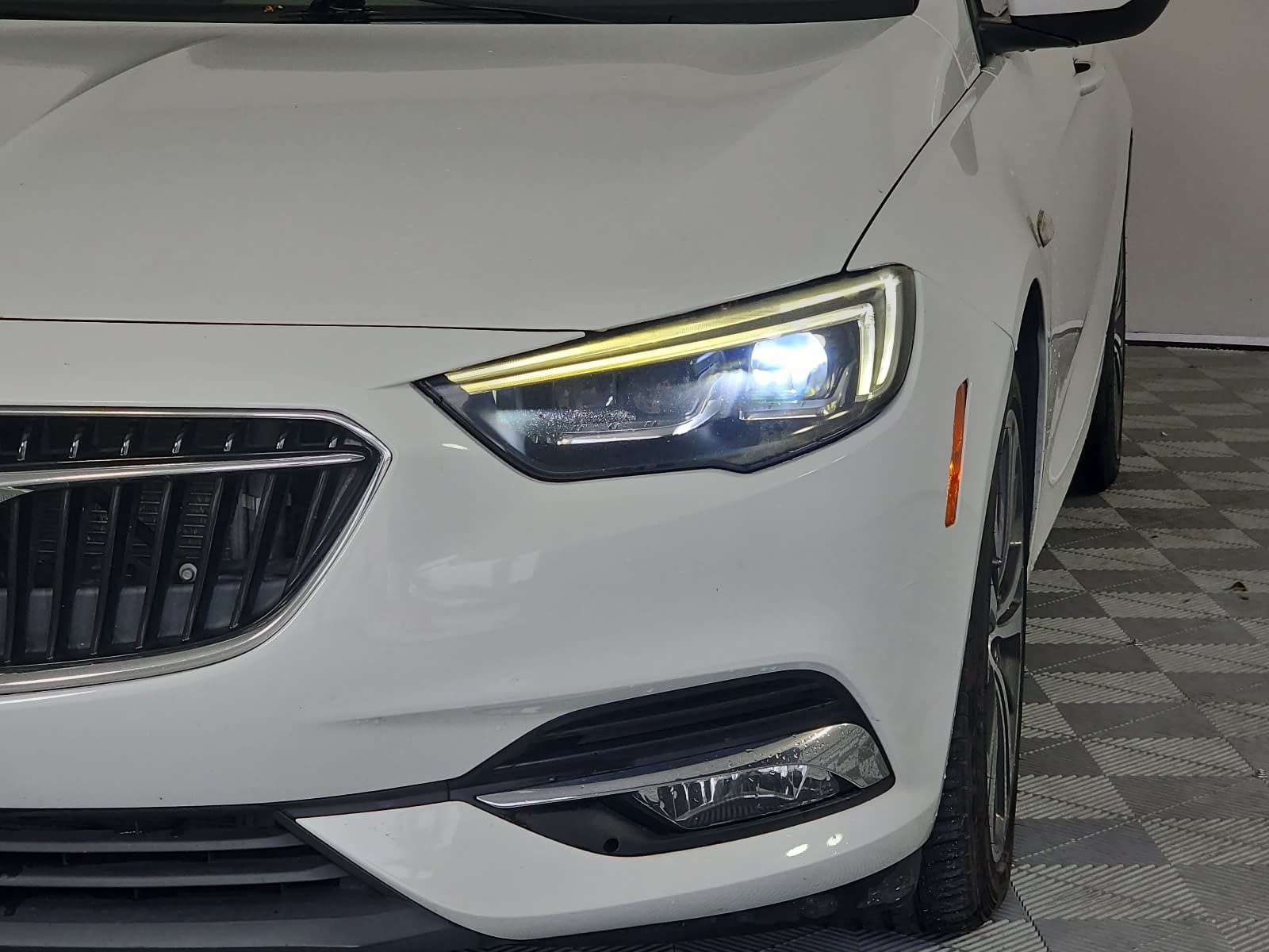 Used 2018 Buick Regal Essence w/ Driver Confidence Package #1 FWD image 26