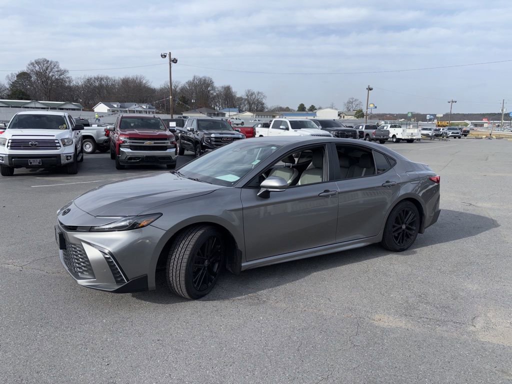 Used 2025 Toyota Camry SE image 2