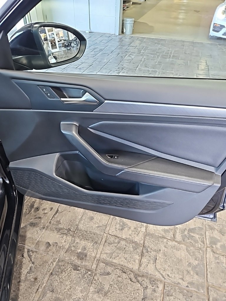 Used 2024 Volkswagen Jetta SE image 10