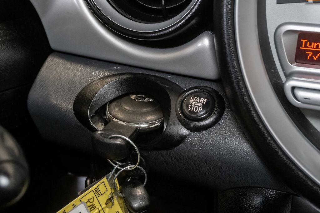 Used 2009 MINI Cooper Hardtop FWD image 16