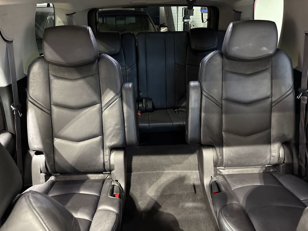 Used 2015 Cadillac Escalade Premium image 17