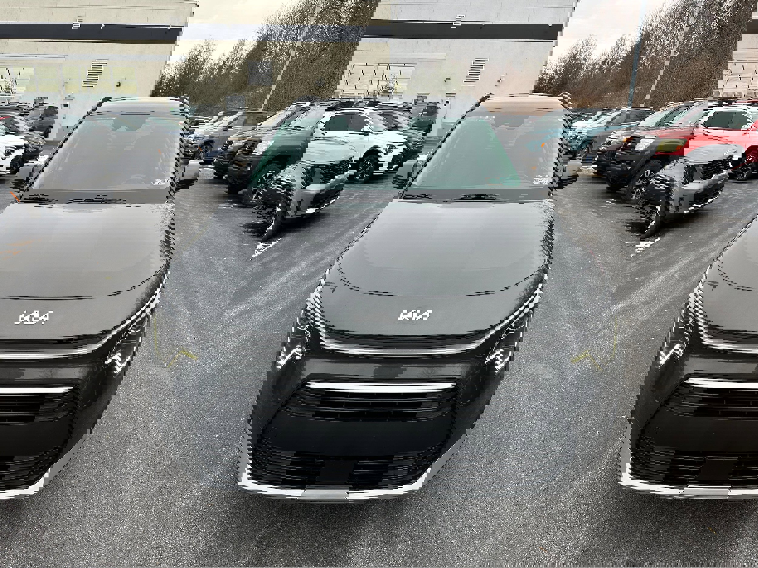 Used 2025 Kia Niro EX image 2