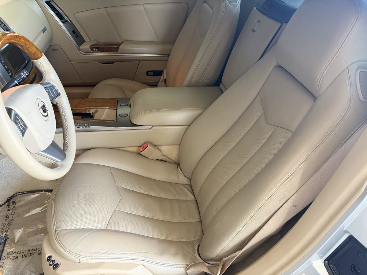Used 2009 Cadillac XLR RWD image 18
