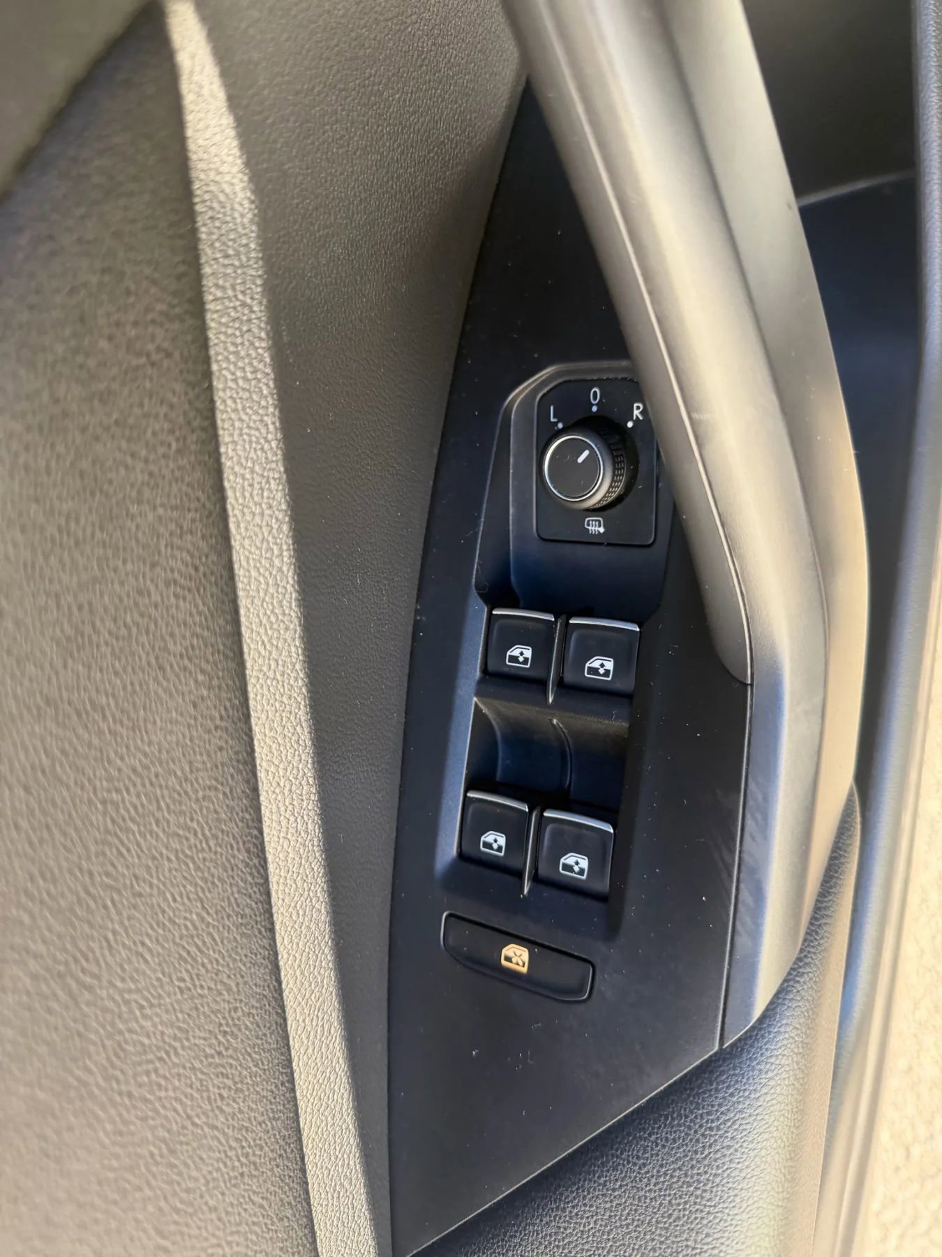 Used 2021 Volkswagen Jetta SE image 23