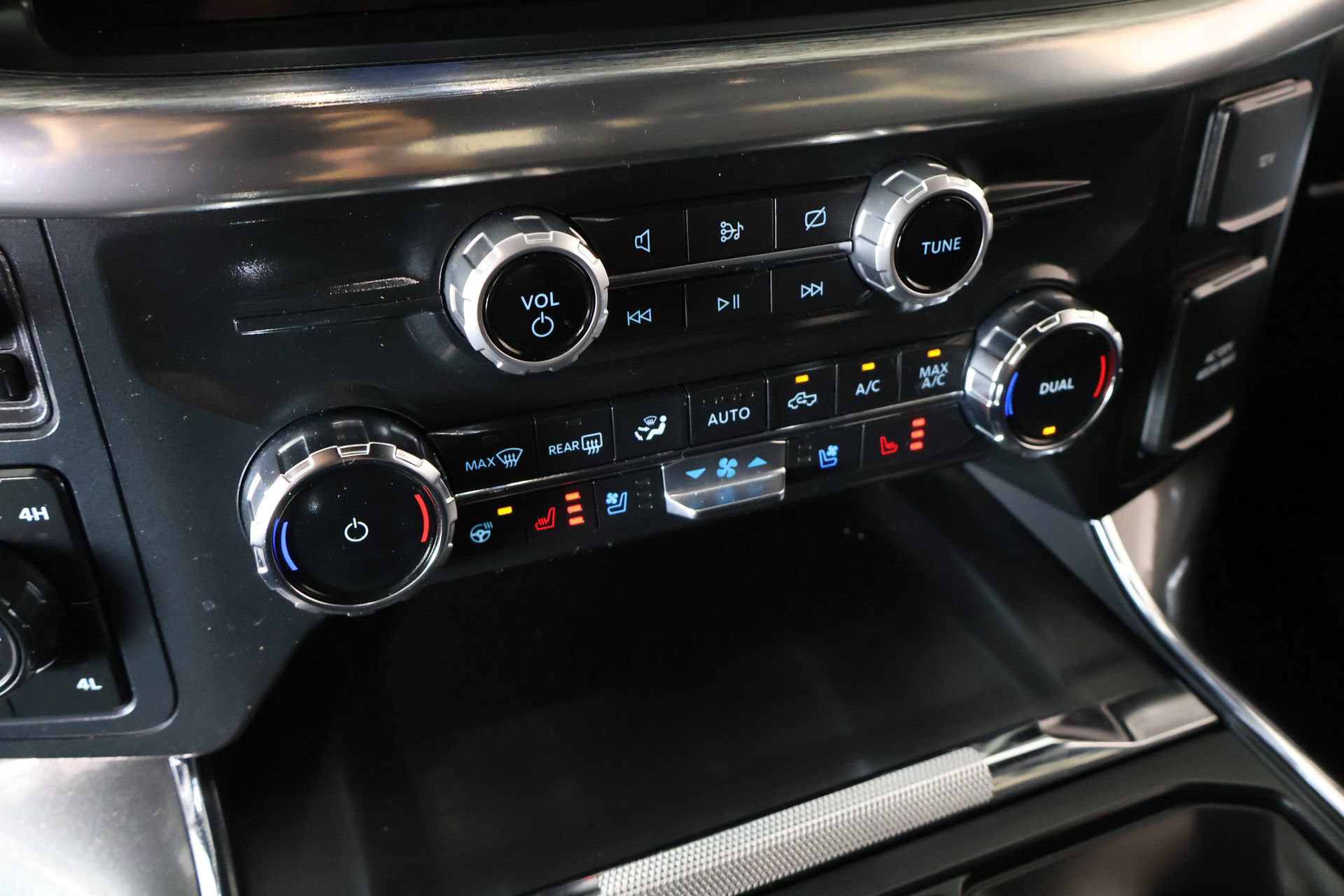Used 2022 Ford F150 Lariat w/ Equipment Group 502A High AWD/4WD image 8