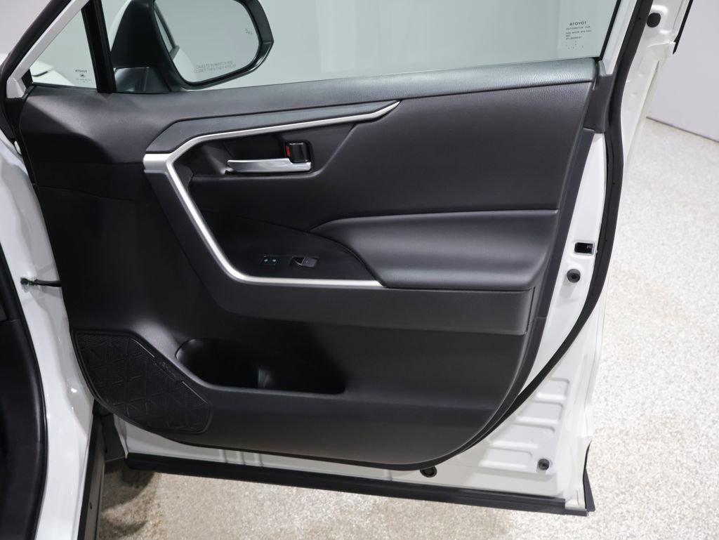 Used 2022 Toyota RAV4 XLE Premium image 24