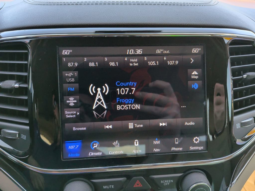 Used 2020 Jeep Grand Cherokee Overland AWD/4WD image 10