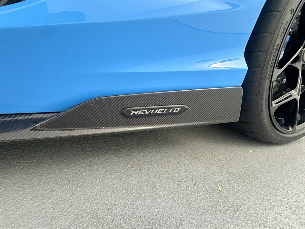 Used 2024 Lamborghini Revuelto image 26