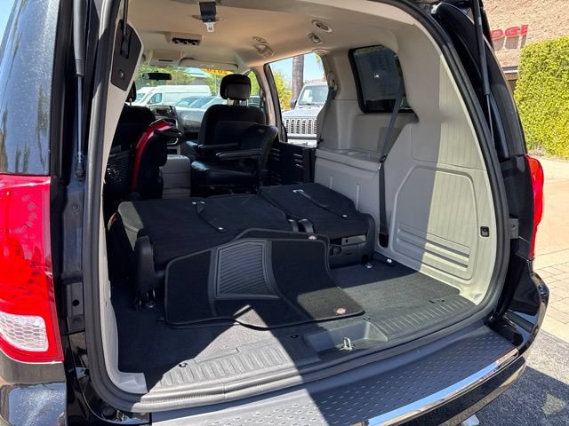 Used 2016 Dodge Grand Caravan SXT FWD image 13