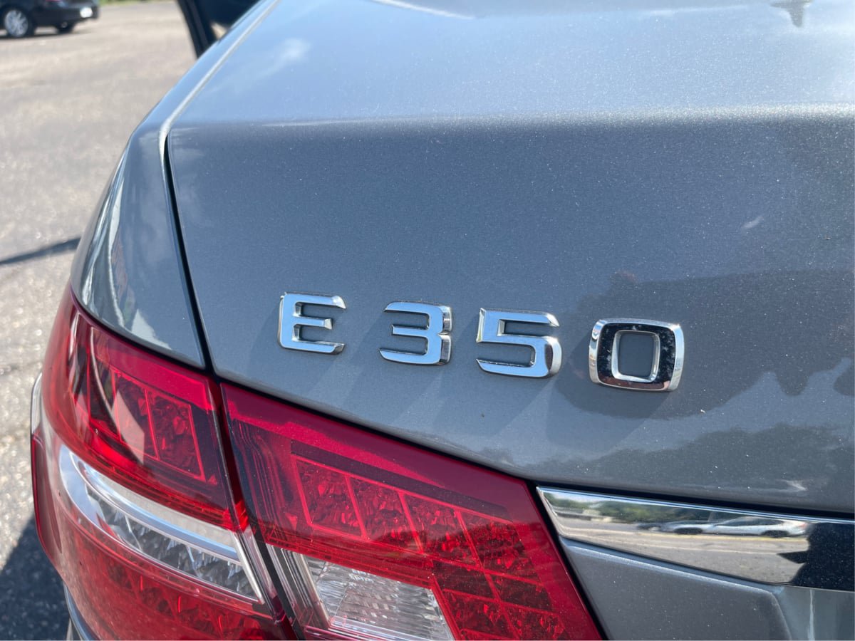 Used 2010 Mercedes-Benz E 350 4MATIC Sedan image 19
