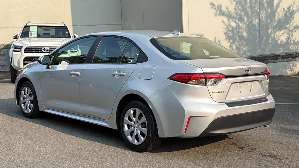 Used 2023 Toyota Corolla LE FWD image 3