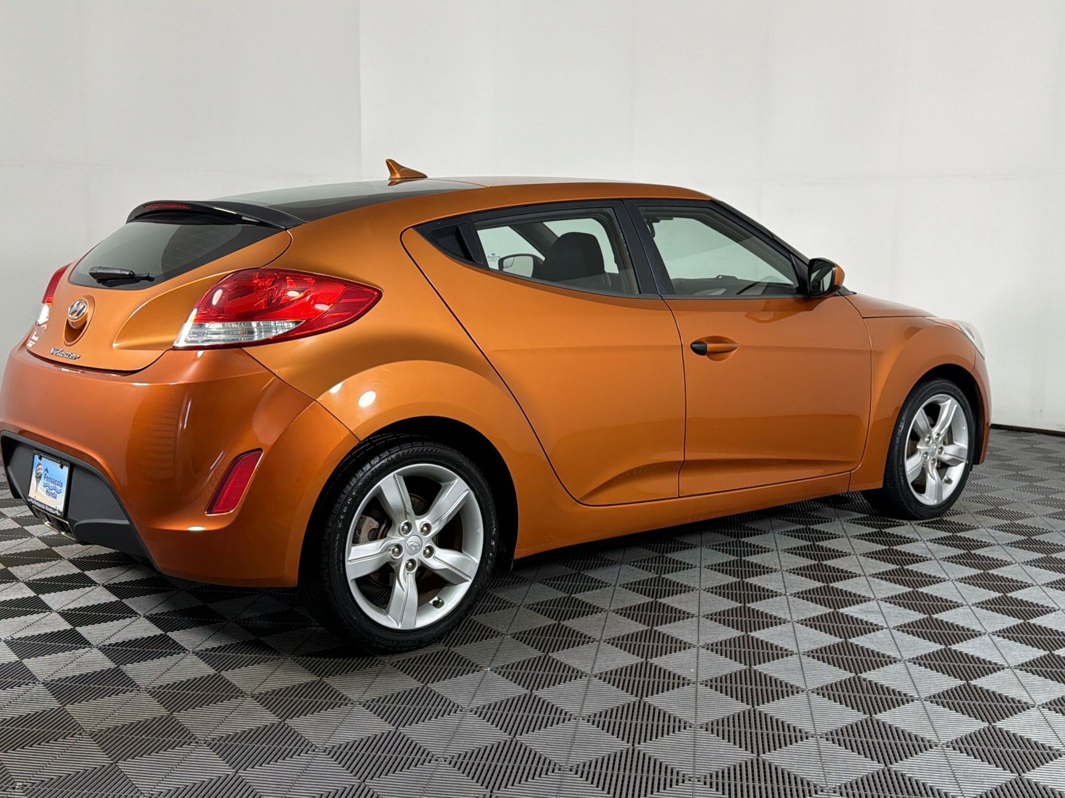 Used 2014 Hyundai Veloster FWD image 7