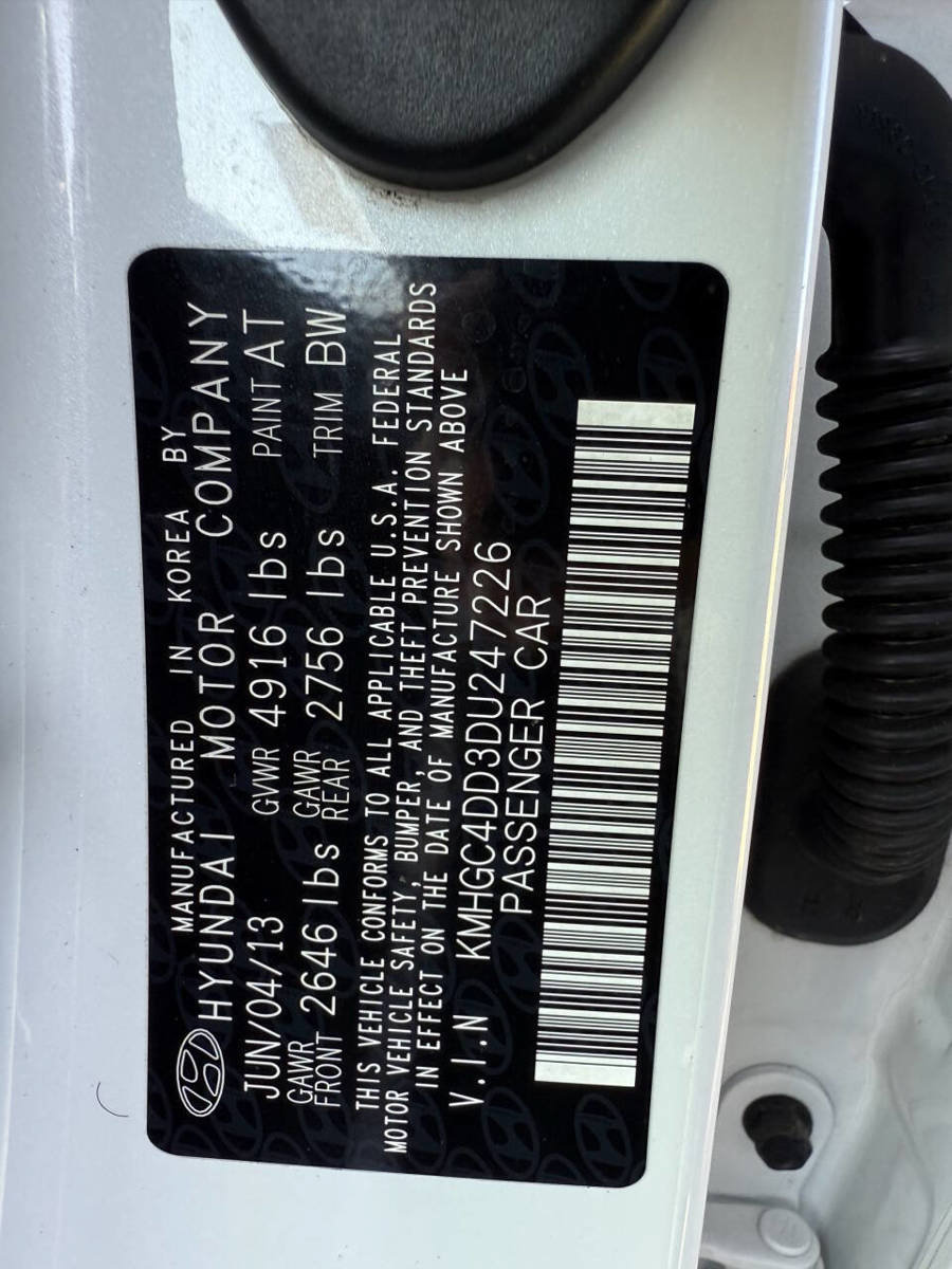 Used 2013 Hyundai Genesis 3.8 RWD image 21