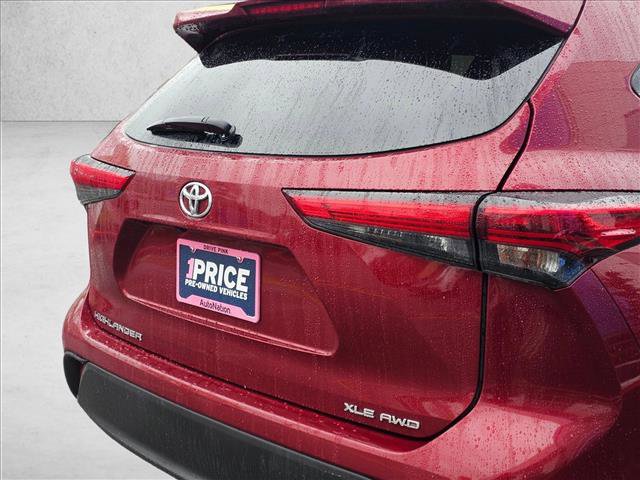 Used 2020 Toyota Highlander XLE AWD/4WD image 12